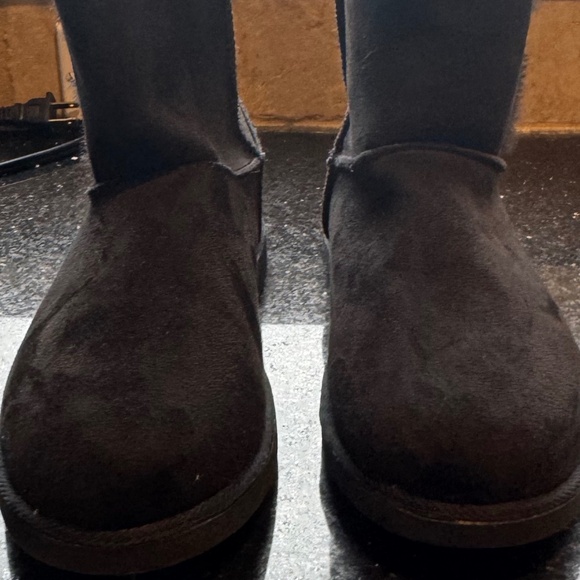 Juicy Couture Women's Faux Fur boots - Picture 6 of 7